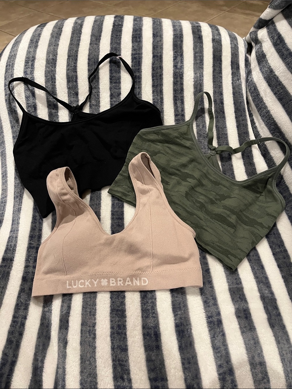 3 sports bras Taupe, Olive camo & Black